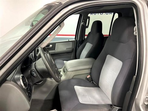 Used 2003 Ford Expedition XLT image 9