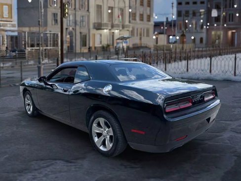 Used 2016 Dodge Challenger SXT image 5