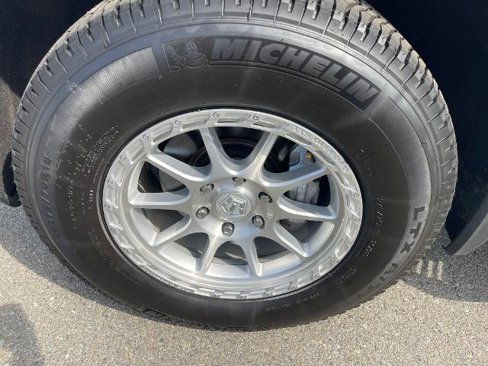 Used 2021 GMC Sierra 1500 AT4 image 18