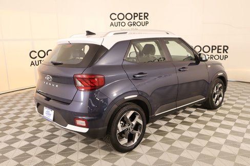 Used 2022 Hyundai Venue Limited image 21