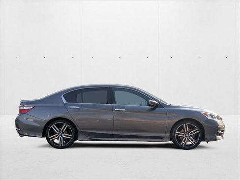 Used 2017 Honda Accord Sport image 4