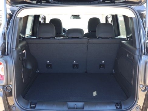 New 2023 Jeep Renegade Latitude w/ Sun & Fun Group image 16