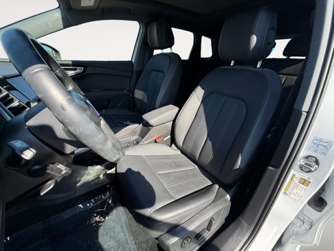 Used 2023 Audi Q4 e-tron Premium w/ Convenience Package image 10