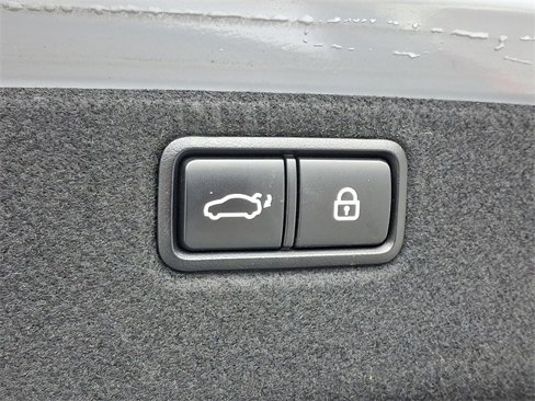Used 2017 Genesis G80 3.8 w/ Option Group 03 image 30