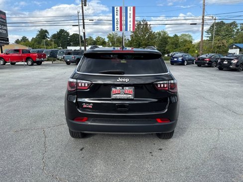 Used 2022 Jeep Compass Latitude image 4