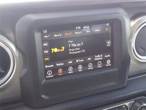 Used 2020 Jeep Wrangler Unlimited Sahara image 10
