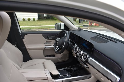 Used 2021 Mercedes-Benz GLB 250 4MATIC w/ Premium Package image 20