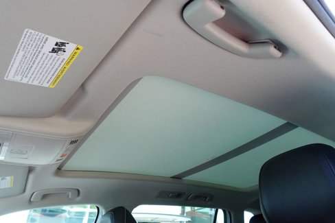 Used 2024 Volkswagen Tiguan SE w/ Panoramic Sunroof Package image 28