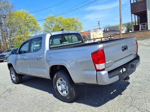 Used 2017 Toyota Tacoma SR image 5