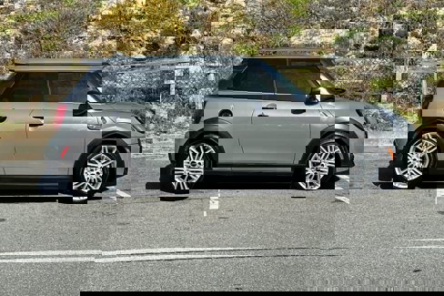 Used 2022 MINI Cooper S w/ Driver Assistance Package image 5