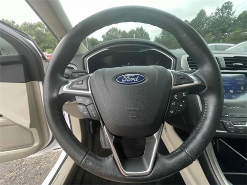 Used 2020 Ford Fusion SEL image 14