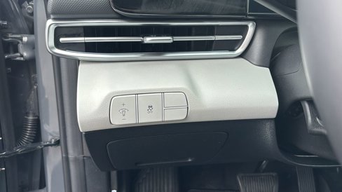 Used 2024 Hyundai Elantra Limited image 15