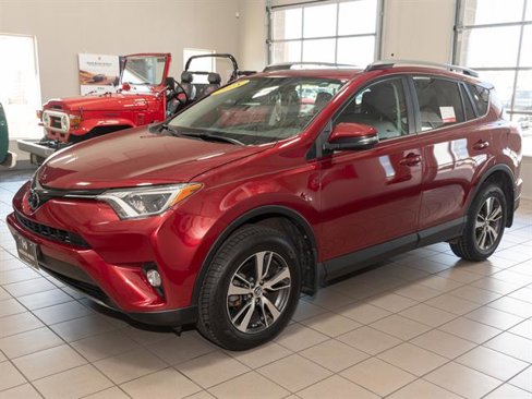 Used 2018 Toyota RAV4 XLE image 4