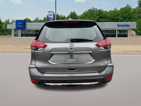 Used 2019 Nissan Rogue S image 9