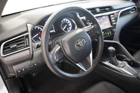 Used 2018 Toyota Camry LE image 11