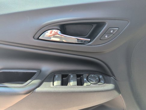 Used 2018 Chevrolet Equinox LT image 10