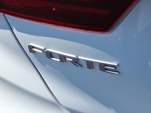 Used 2023 Kia Forte LXS image 31