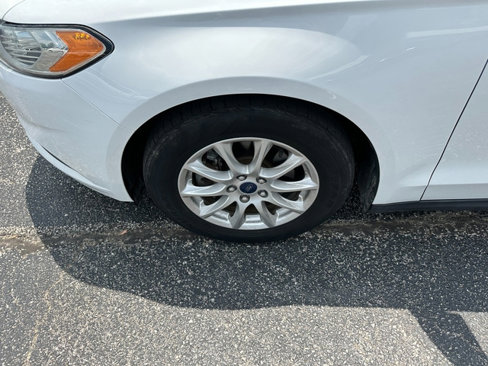 Used 2015 Ford Fusion S image 27