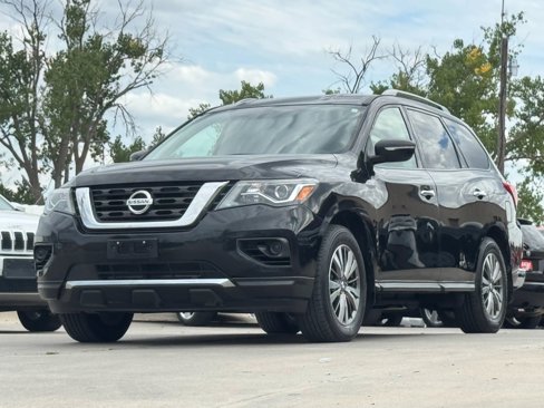 Used 2018 Nissan Pathfinder S image 2