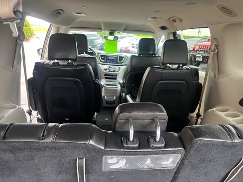 Used 2017 Chrysler Pacifica Touring-L image 25