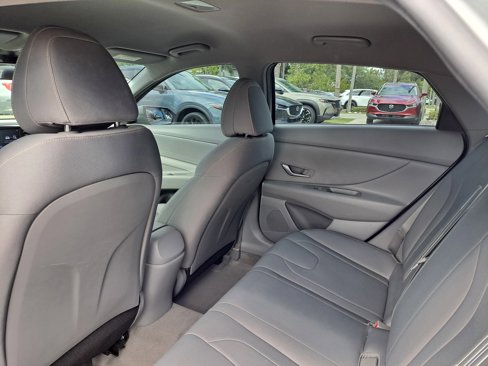 Used 2023 Hyundai Elantra SEL image 6