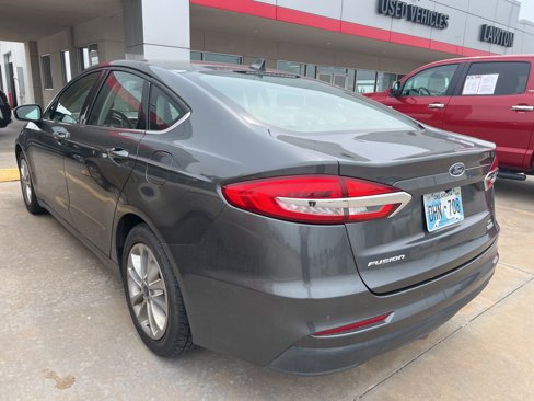Used 2019 Ford Fusion SE image 4