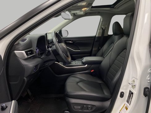 Used 2022 Toyota Highlander XLE image 30