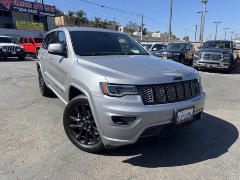 Used 2020 Jeep Grand Cherokee Altitude image 2