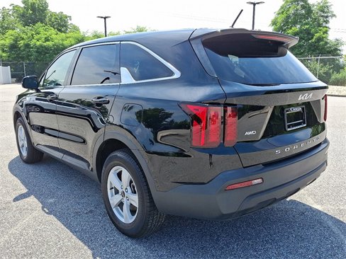 Used 2022 Kia Sorento LX image 8