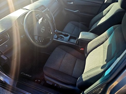 Used 2017 Toyota Camry LE image 9