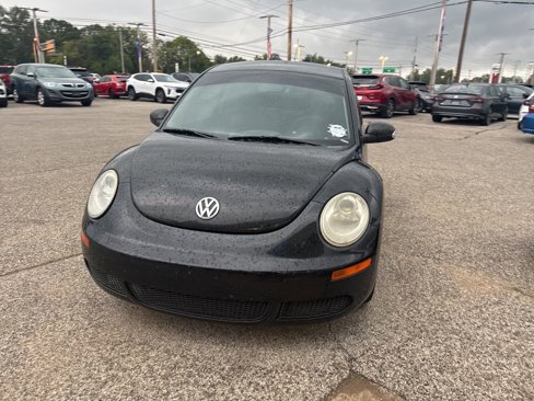 Used 2010 Volkswagen Beetle Coupe image 4