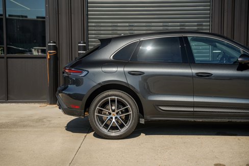 Certified 2025 Porsche Macan image 14