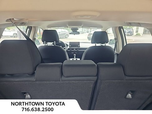 Used 2023 Honda HR-V LX image 9
