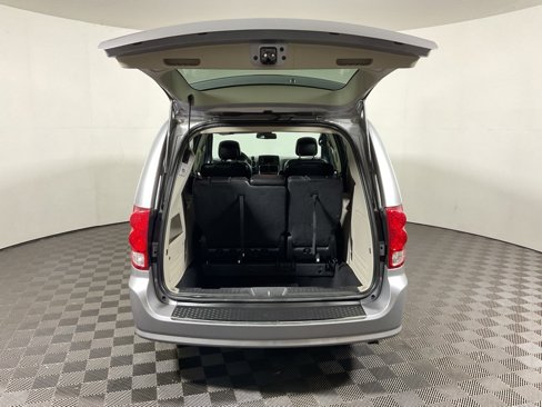 Used 2019 Dodge Grand Caravan SXT image 12
