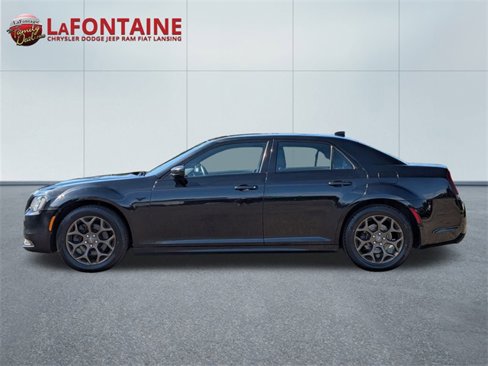 Used 2016 Chrysler 300 S image 2