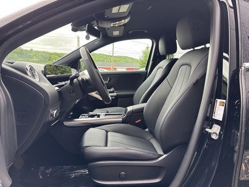 Used 2025 Mercedes-Benz GLA 250 4MATIC image 13