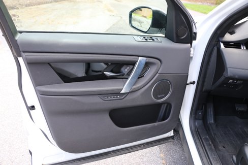 Used 2020 Land Rover Discovery Sport SE image 16