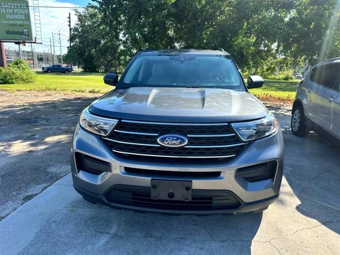 Used 2023 Ford Explorer XLT image 3