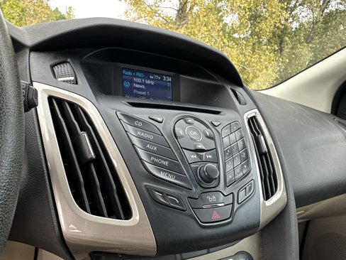 Used 2012 Ford Focus SEL w/ SEL/Titanium Winter Pkg image 19
