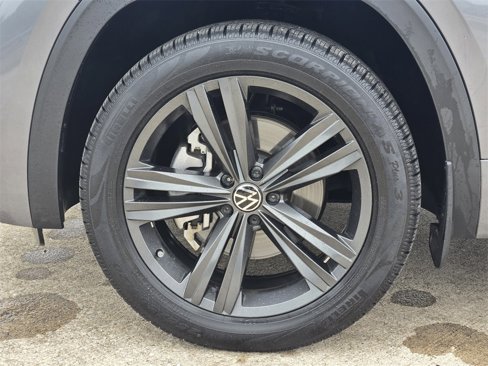 Used 2021 Volkswagen Atlas SE w/ Towing Package image 14