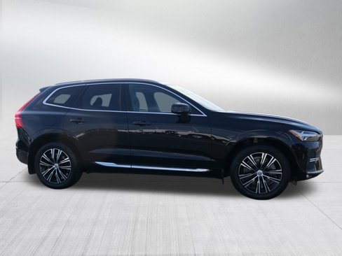 Used 2022 Volvo XC60 B6 Inscription image 2