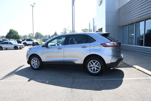 Used 2022 Ford Edge SEL w/ Convenience Package image 3