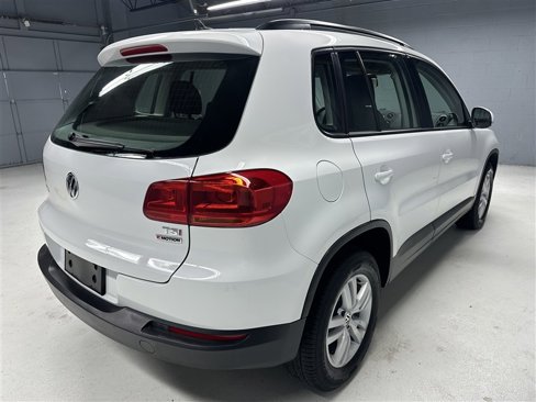 Used 2017 Volkswagen Tiguan S image 7
