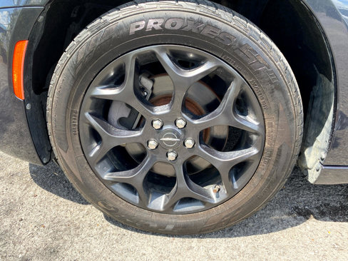 Used 2019 Chrysler 300 Touring w/ Sport Appearance Package image 11