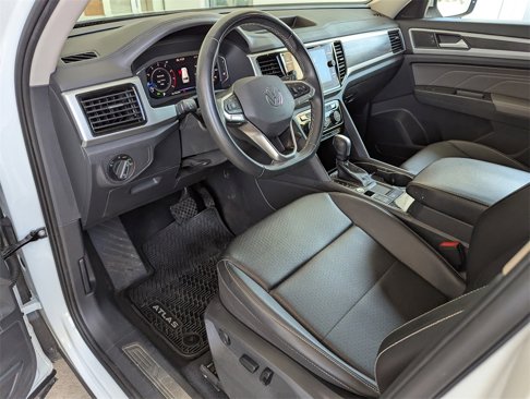 Certified 2023 Volkswagen Atlas SE w/ Black Wheel Package image 11