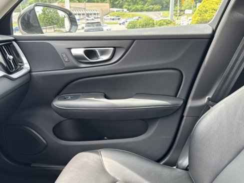 Certified 2024 Volvo S60 B5 Core image 28