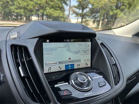 Used 2019 Ford Escape Titanium image 18