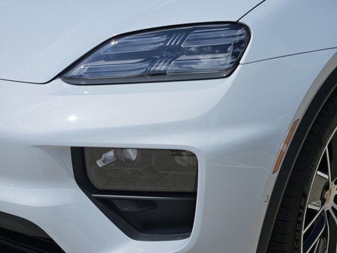 Certified 2024 Porsche Macan 4 Electric image 14