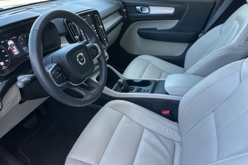 Certified 2022 Volvo XC40 T5 Momentum image 10