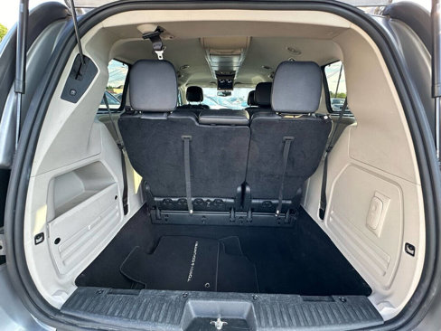 Used 2014 Chrysler Town & Country Touring-L w/ Driver Convenience Group image 20